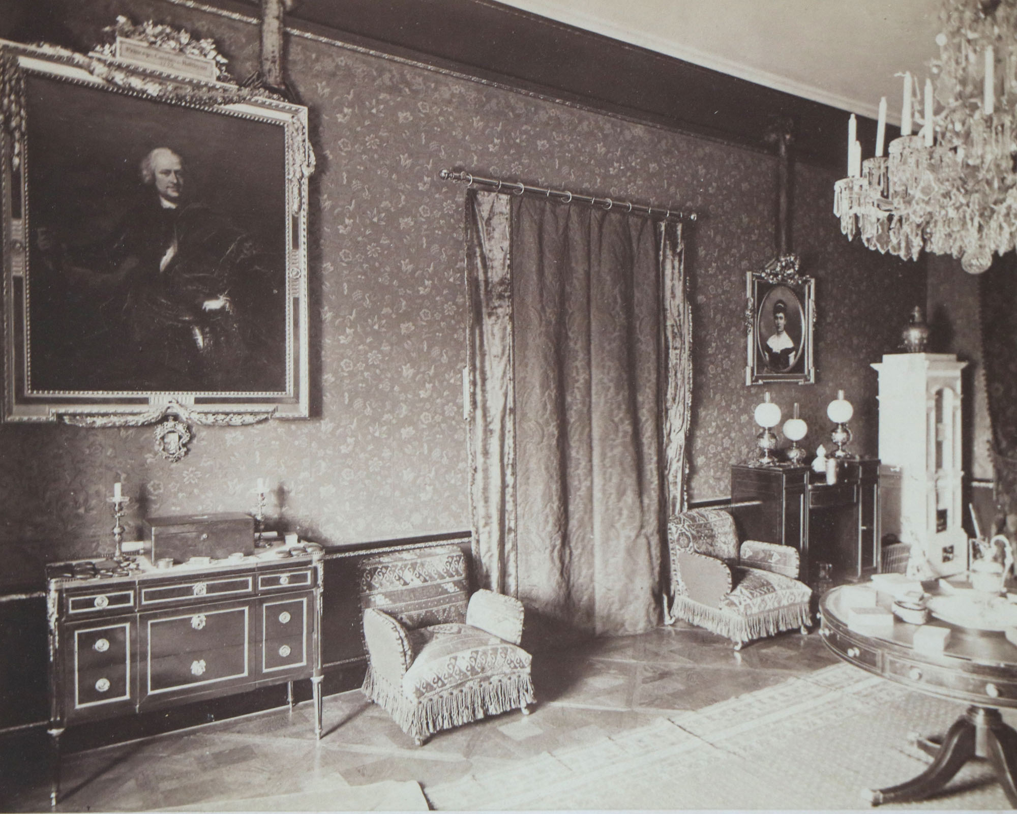 Kastélybelső az 1880-as évekből